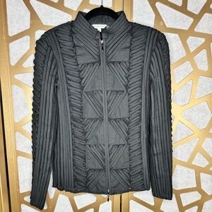 Andrea Rosati -Fiber Artist-Black & White Art-to-Wear
Pieced Jacket.
